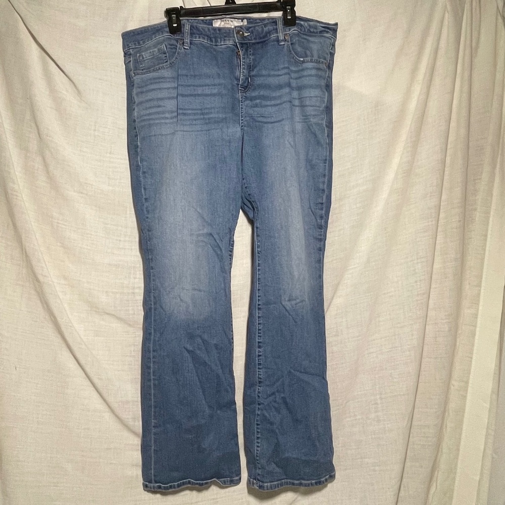 Torrid First at Fit Women’s Blue Denim Washed Jeans. Straight leg. Size 20